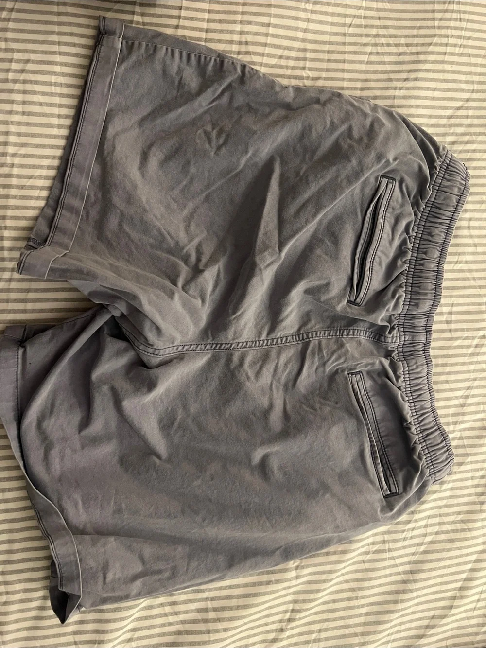 GAP Men’s gray Elastic Drawstring shorts M